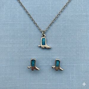 Vintage Crushed Turquoise Chip Inlay Cowboy Boot Pendant Necklace & Earrings